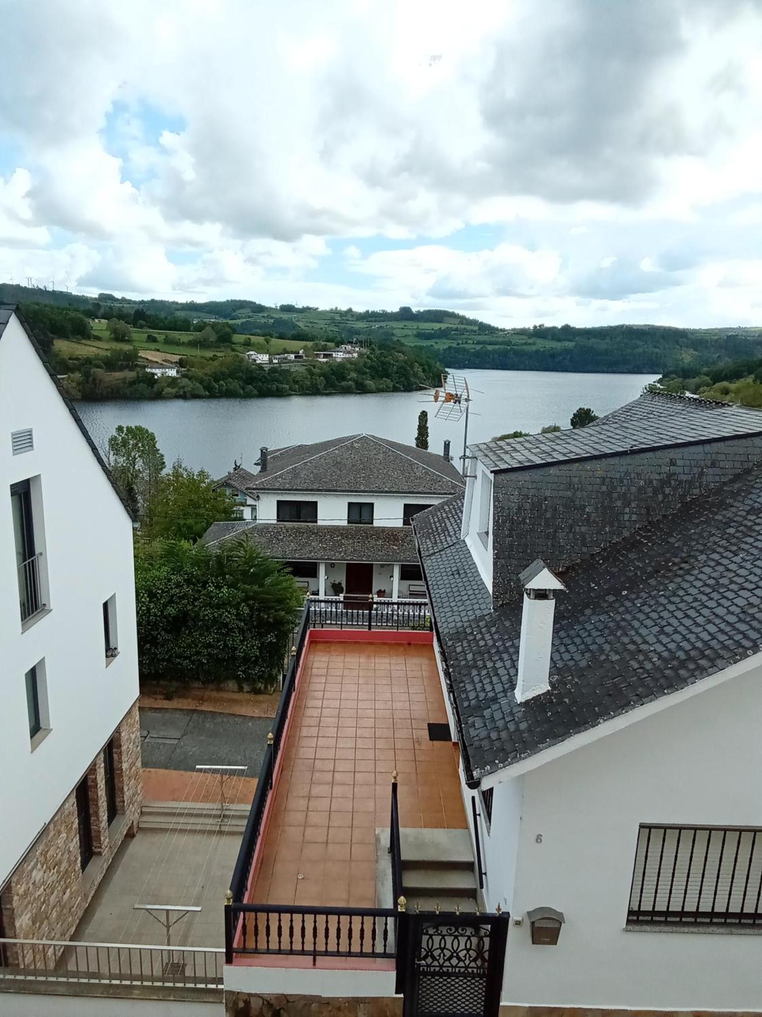 Pension Albergue Gonzar Portomarin Eksteriør billede